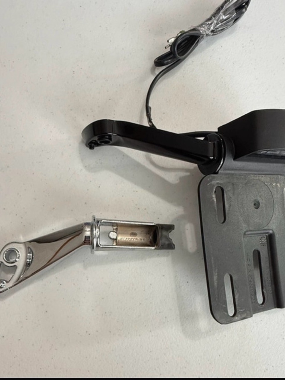 Harley Davidson OEM Side Mount License Plate Light Kit 67900326